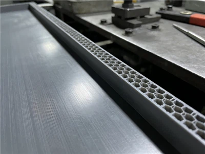 Proč si termoplastické voštinové panely získávají pozornost průmyslu?